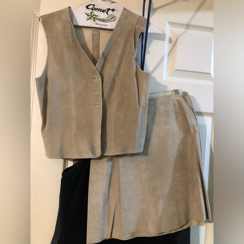 Gap Sueded Pigskin wrap around skirt and vest. Size Small. $60